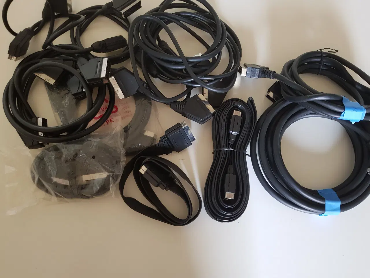 Billede 1 - Rodekasse HDMI og Scart kabler nye