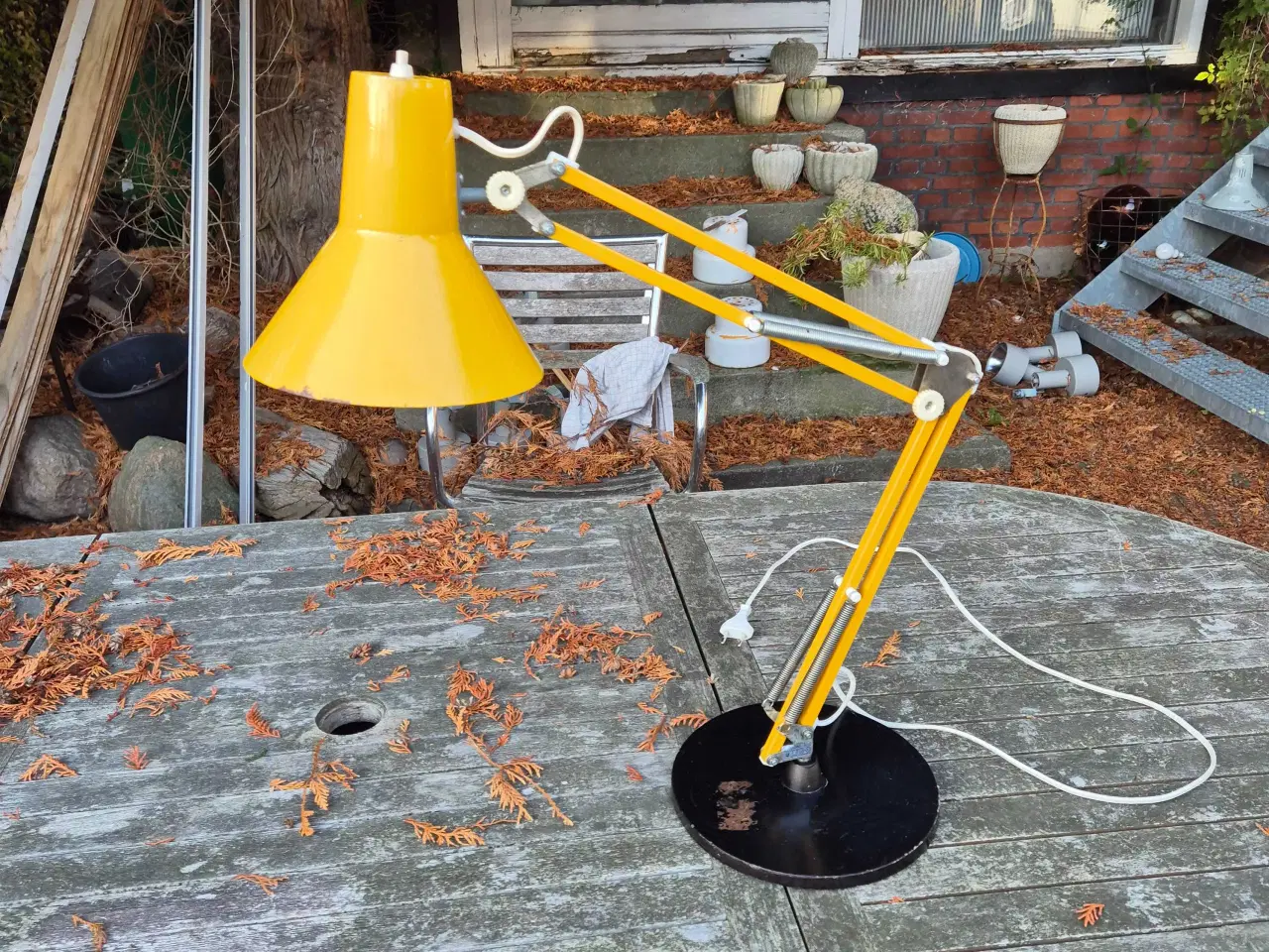 Billede 1 - Gul arkitektlampe på rund sort fod 