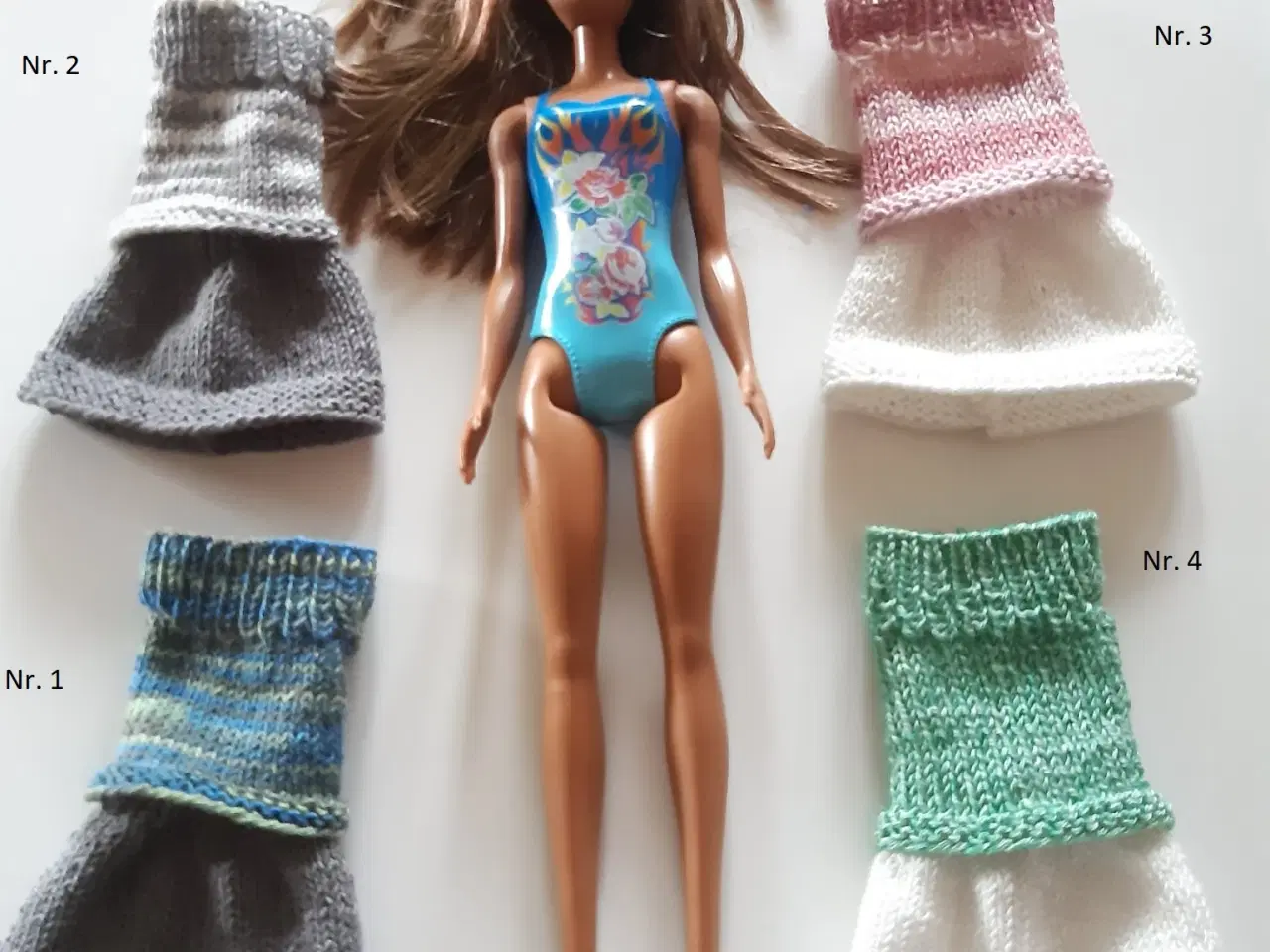 Billede 1 - Hjemmestrikket Barbie tøj