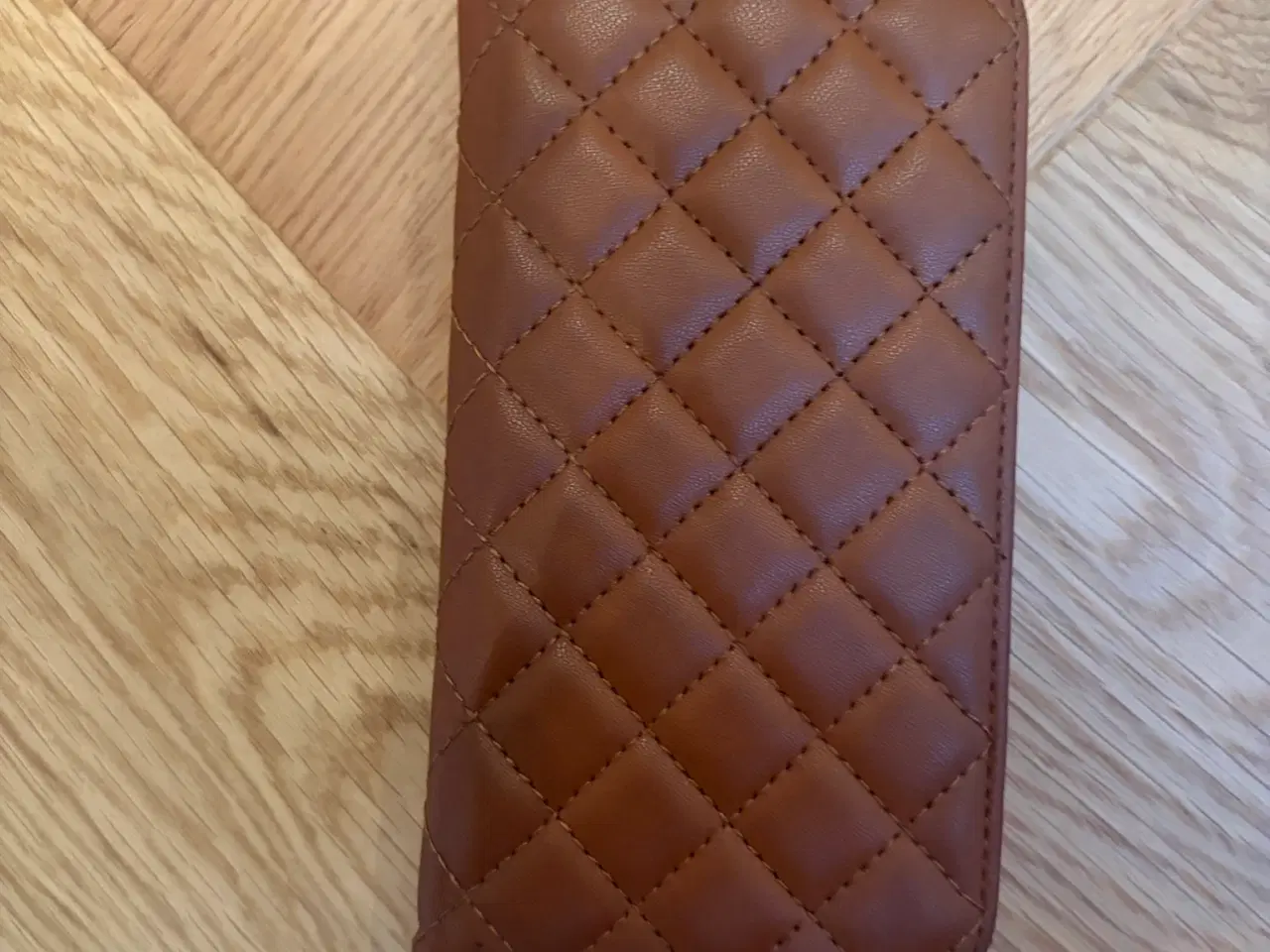 Billede 4 - Mobiltelefon Apple med tilbehør.