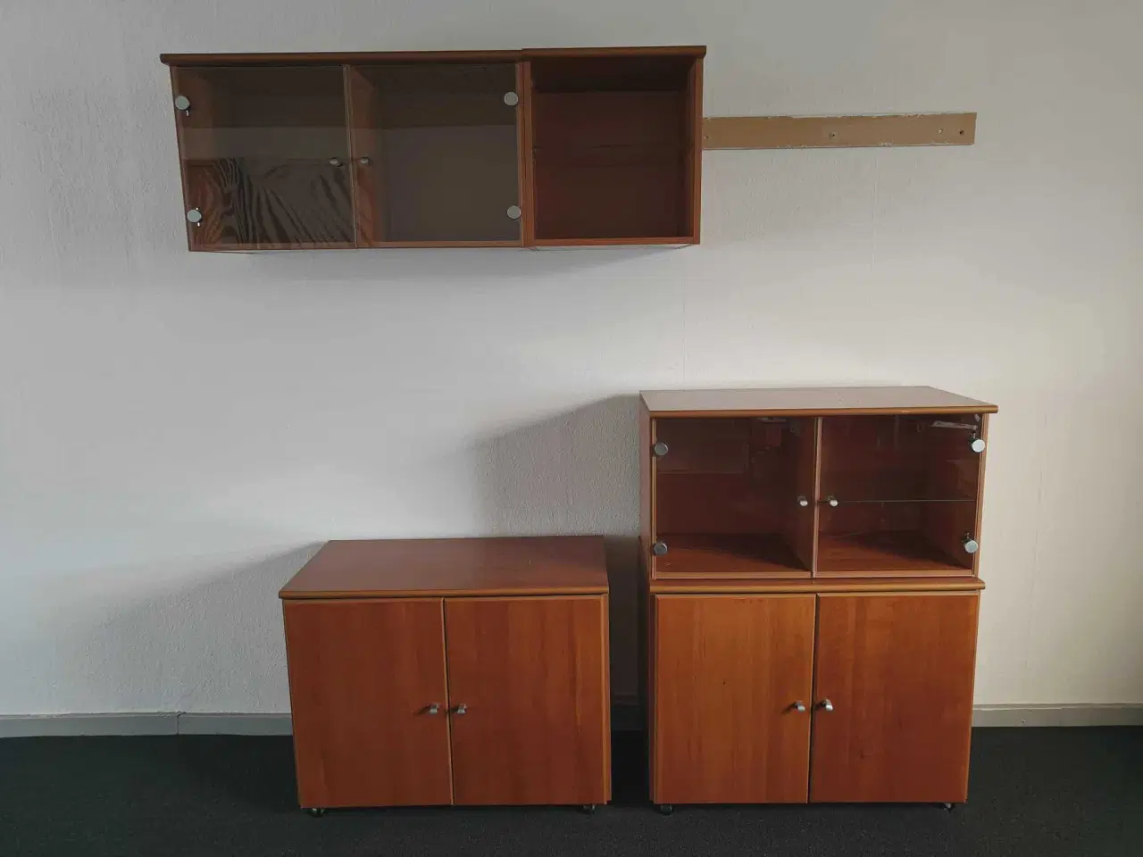 Billede 3 - Svæve reol over og underskabe