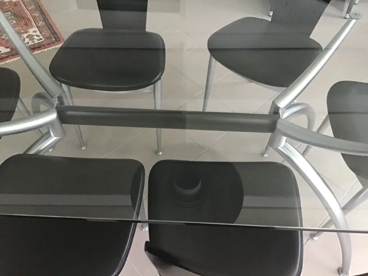 Billede 3 - Glas spisebord m 6 stole og hyggebord