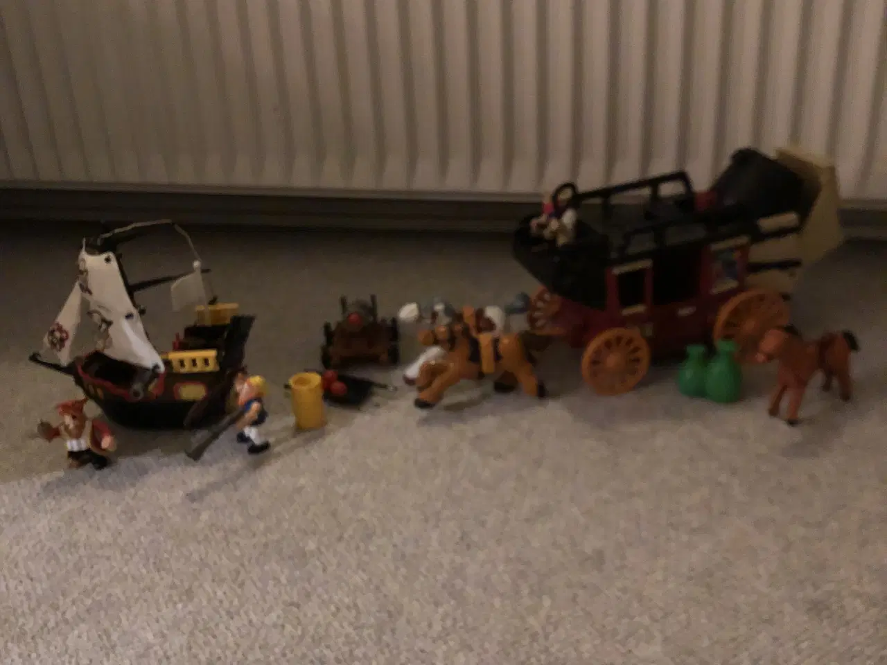 Billede 1 - Piratskib og hestevogn