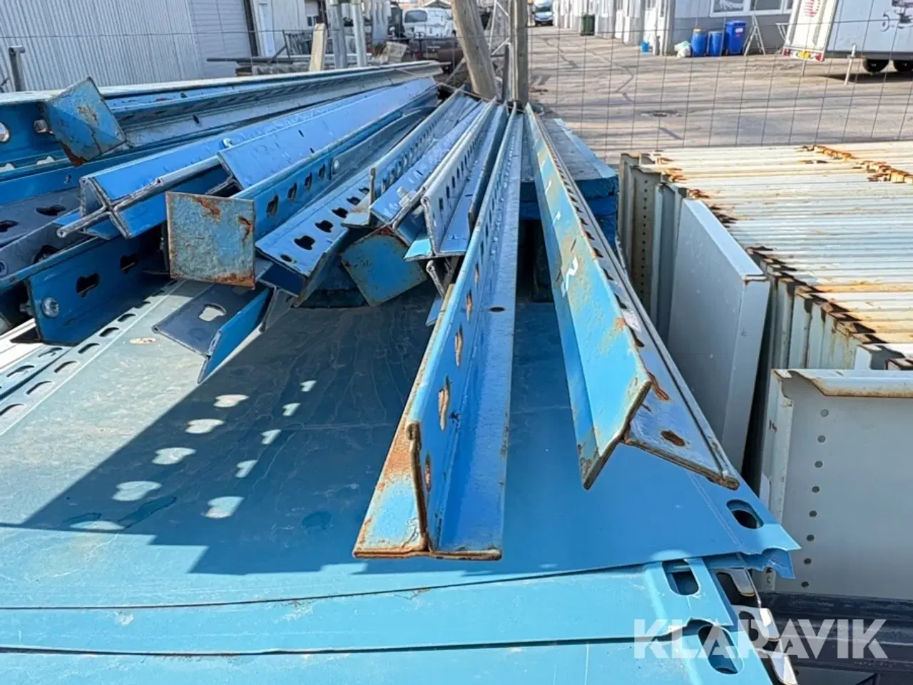 Billede 6 - Hylder: 80 styk Gavl stolper 28 styk,  endeplader 7 styk