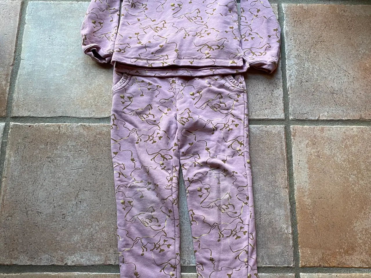 Billede 21 - Pigetøj str. 128 bluser, tshirt, kjoler, shorts mm