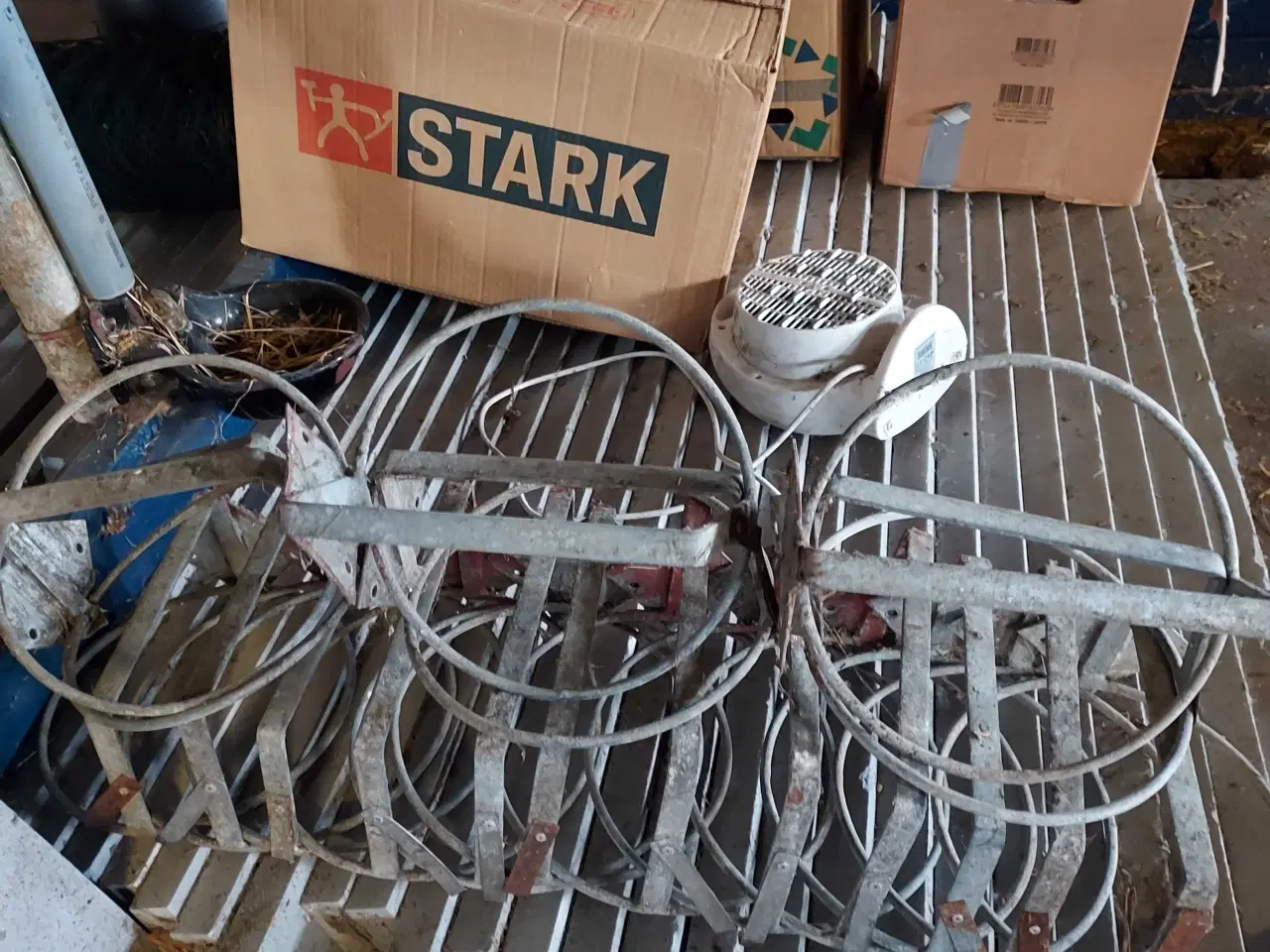 Billede 1 - Skåleholdere