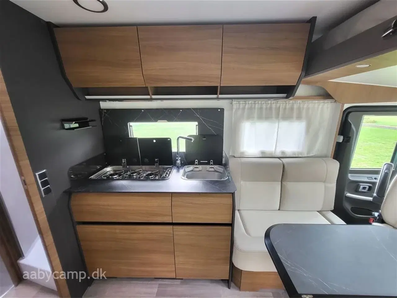 Billede 14 - 2025 - Benimar Amphitryon 967   Top model Fra Benimar med Alde Centralvarme