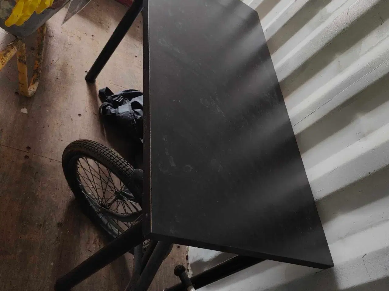 Billede 2 - Skrivebord, 2 skamler og kontorstol