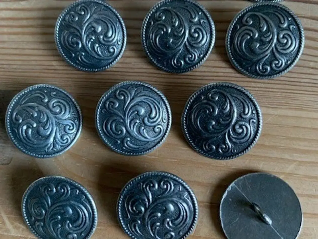 Billede 6 - Knapper i tin - NYE