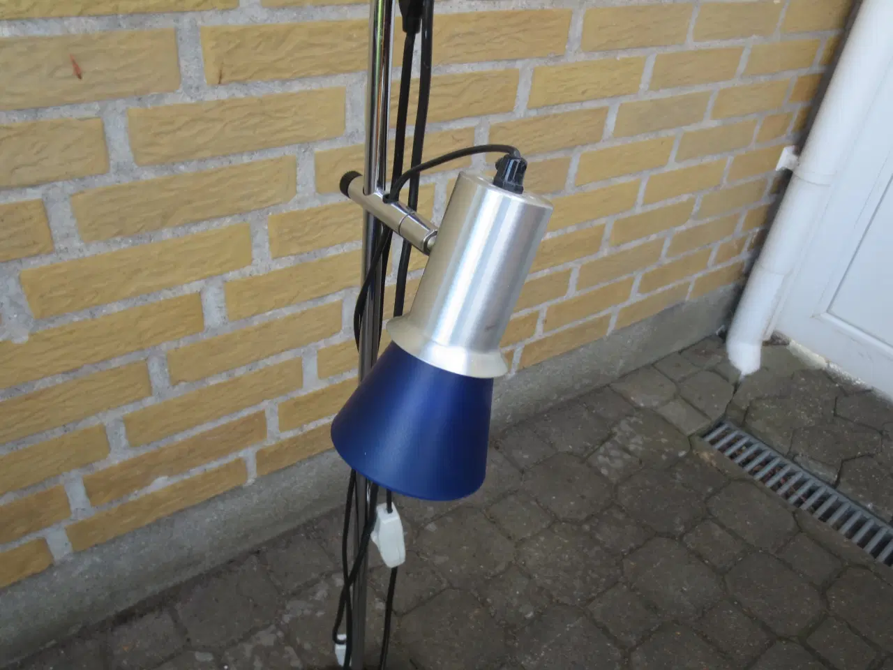 Billede 3 - 1 stk Retro Standerlampe med stål og blå skærm