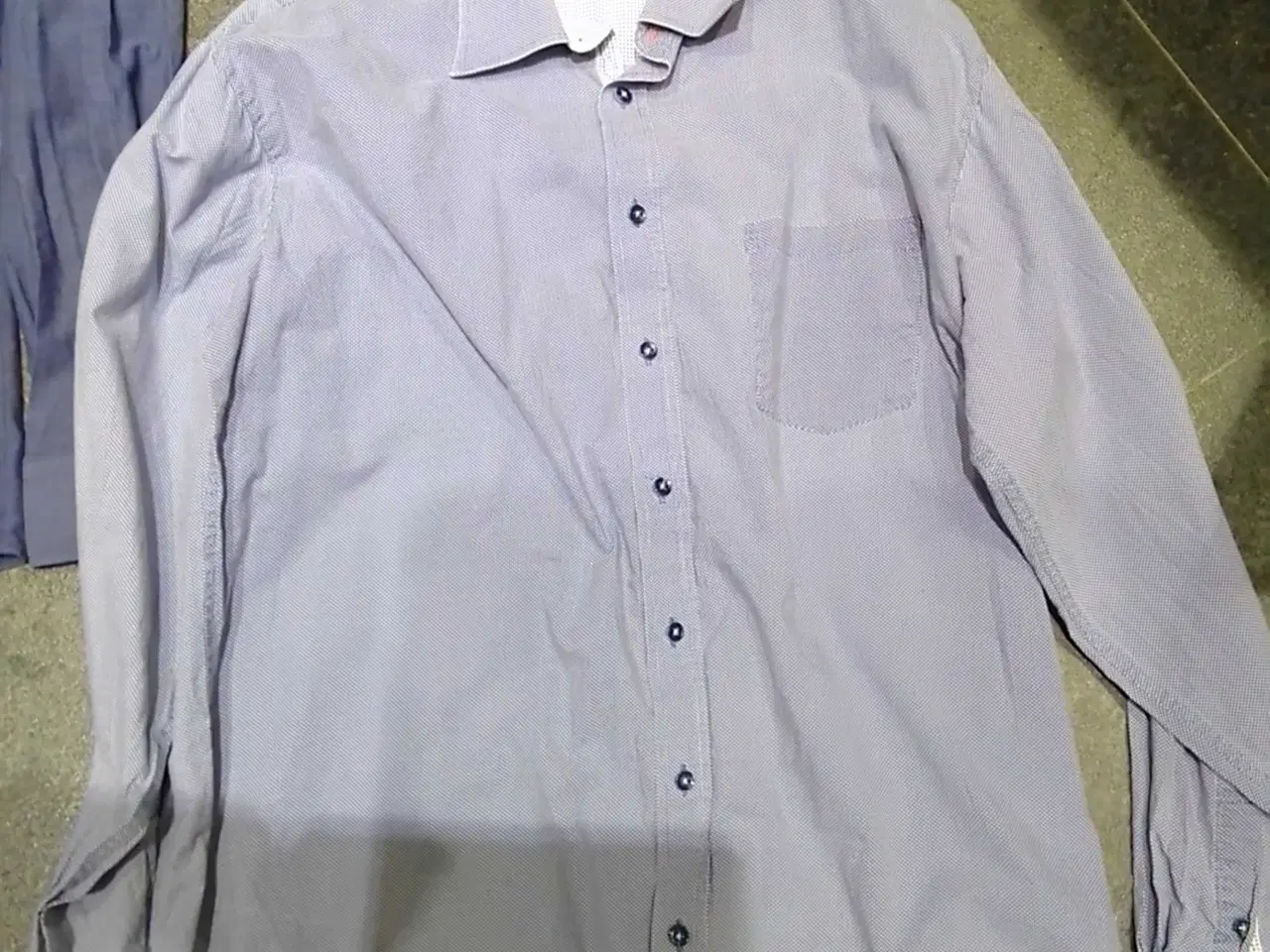 Billede 2 - 2 stk skjorter sælges samlet