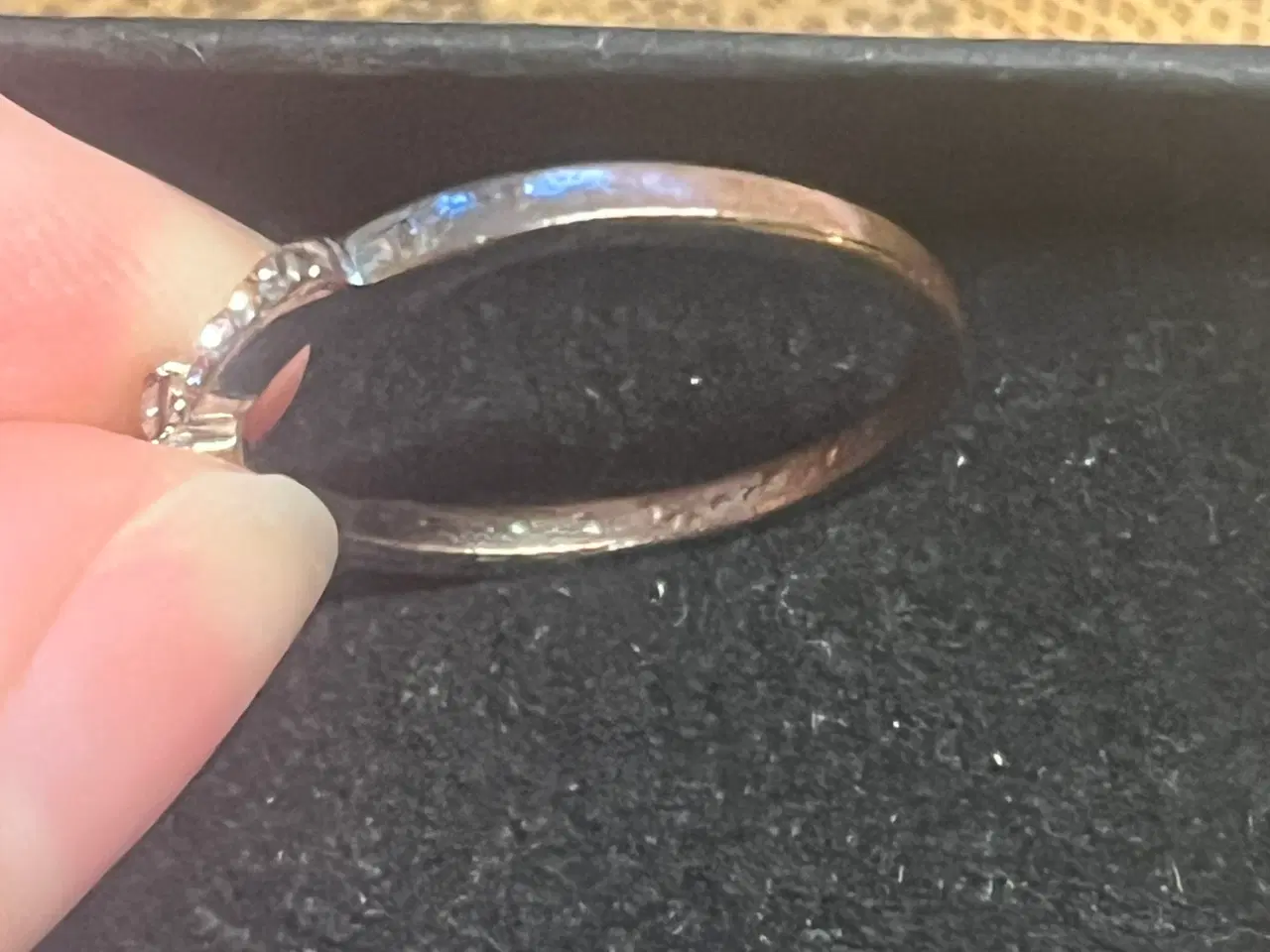 Billede 6 - Sølv ring med diamant design