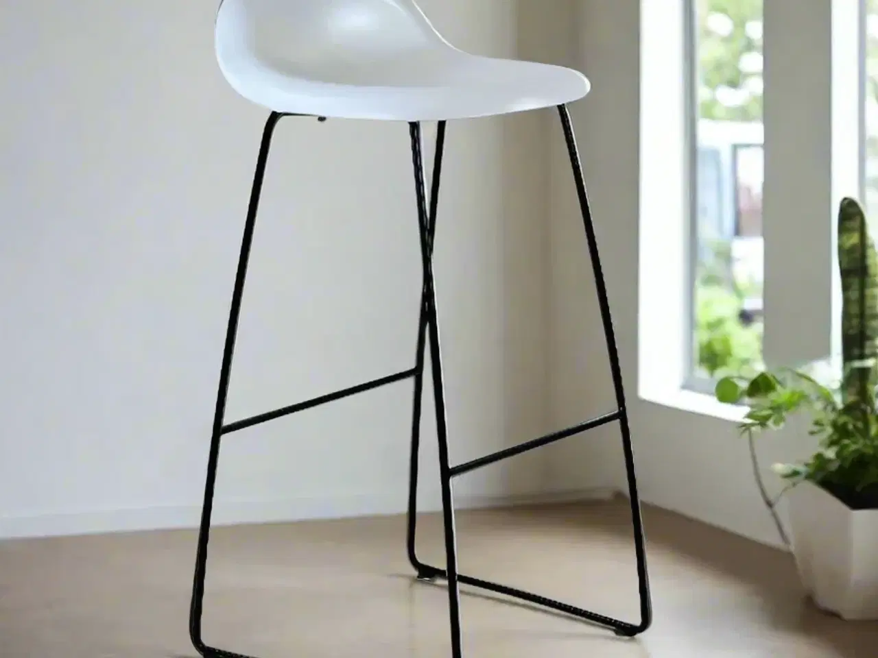 Billede 2 - GUBI | 3D Barstol - Sledge Base Hvid/Sort ben