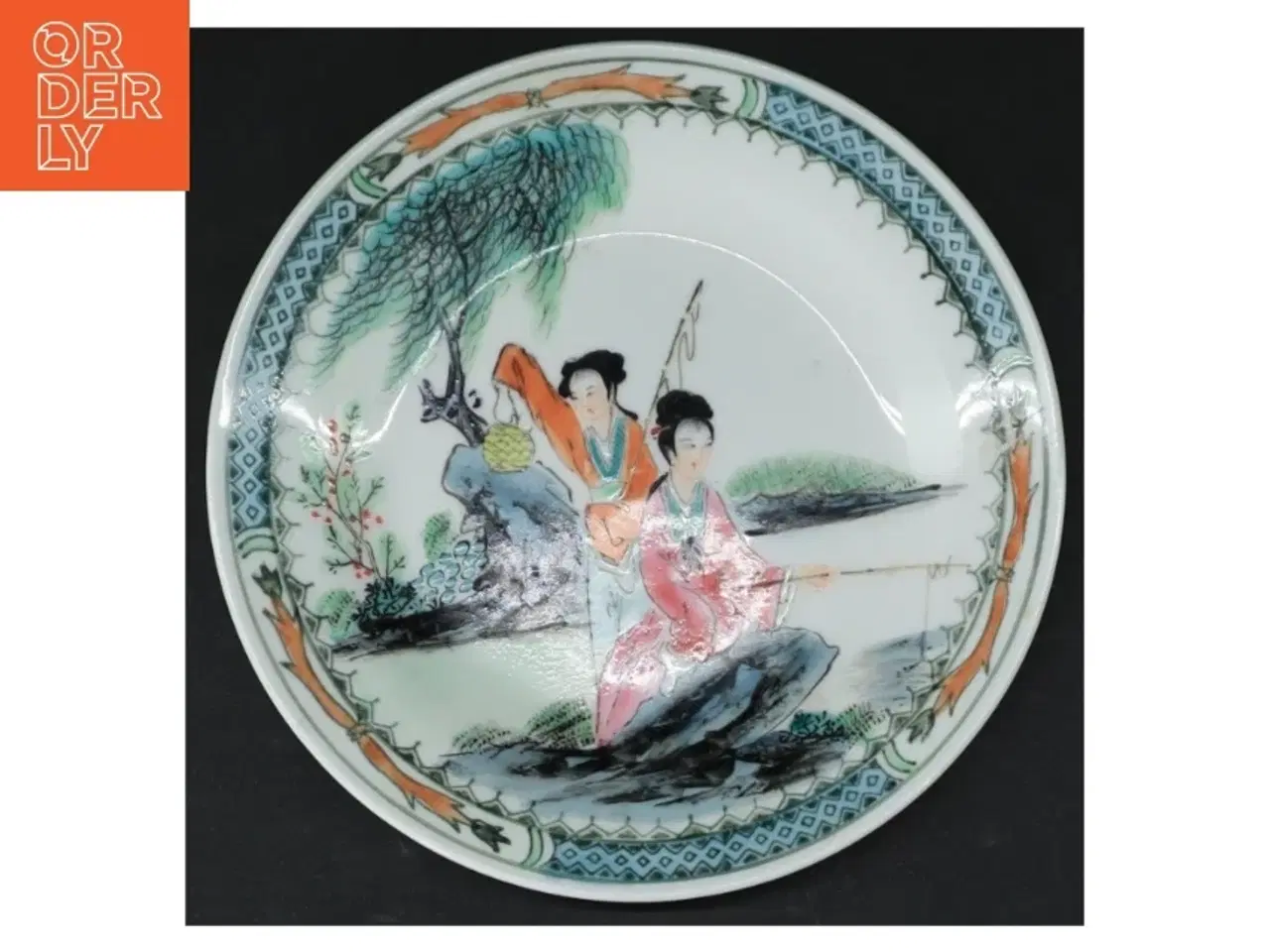 Billede 1 - Dekorativ kinesisk porcelænstallerken (str. 15,5 cm)