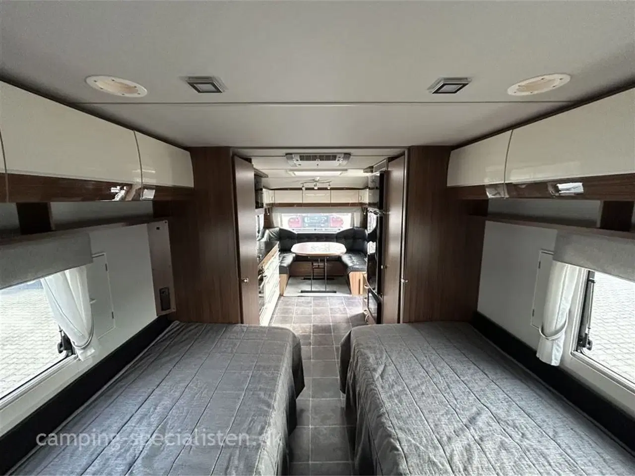 Billede 10 - 2020 - Polar Customized 680   Polar  Customized 680 med enkelte senge og ende badeværelse model 2020 kan nu ses hos Camping-Specialisten.dk