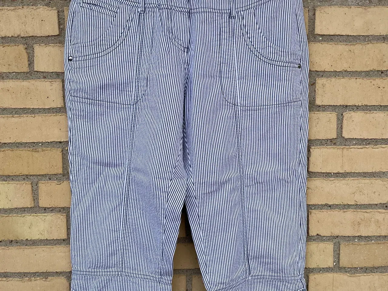 Billede 1 - Capri buks, str. 38 Blå/hvid stribet