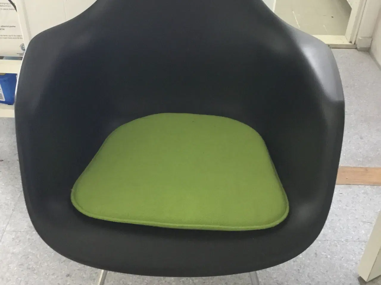 Billede 2 - Eames stol 