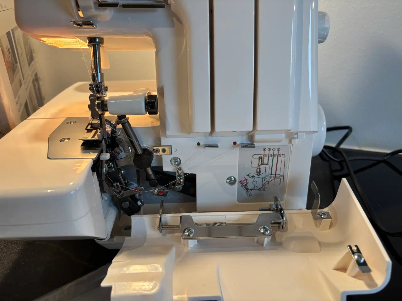 Billede 2 - Eva  royale. 1234 DF overlocker 