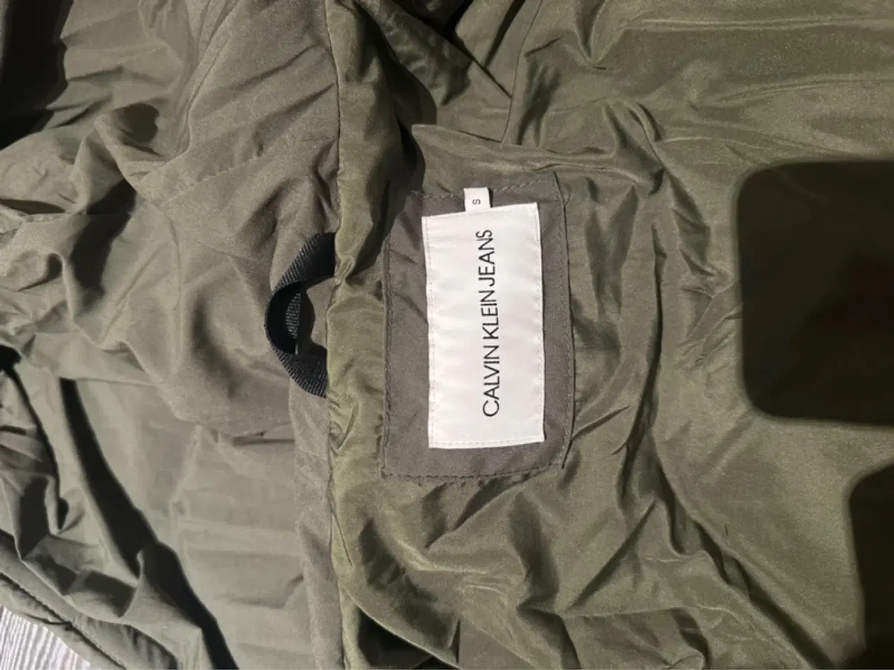 Billede 8 - Super fed lang jakke fra Calvin Klein 