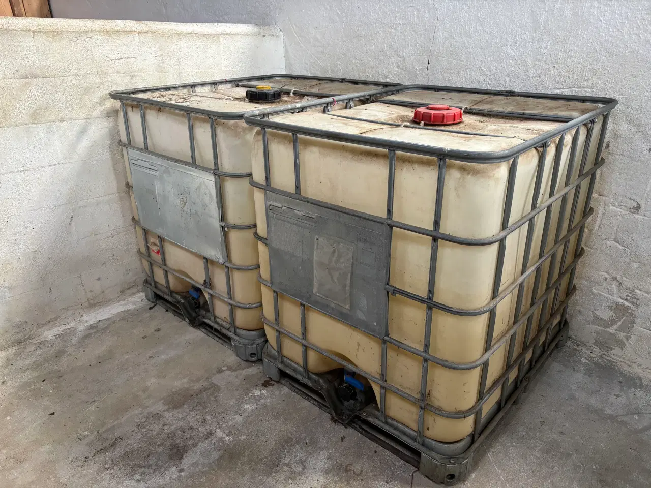 Billede 1 - 1000 l. Palletanke har været brugt til diesel