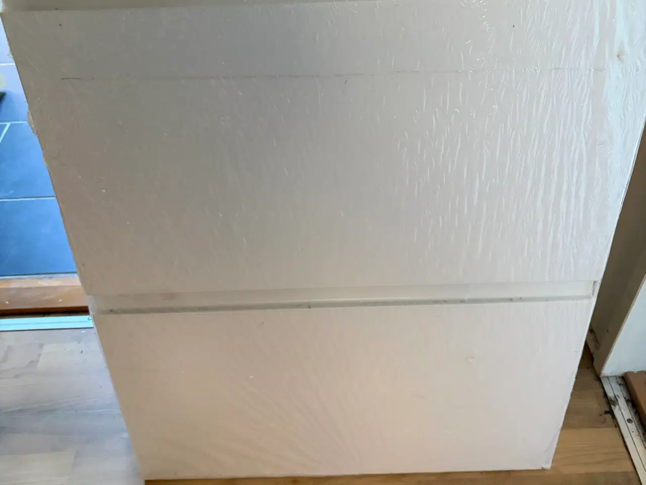 Billede 3 - 2 x 60 skabe hvide med skabslåger / Fronter