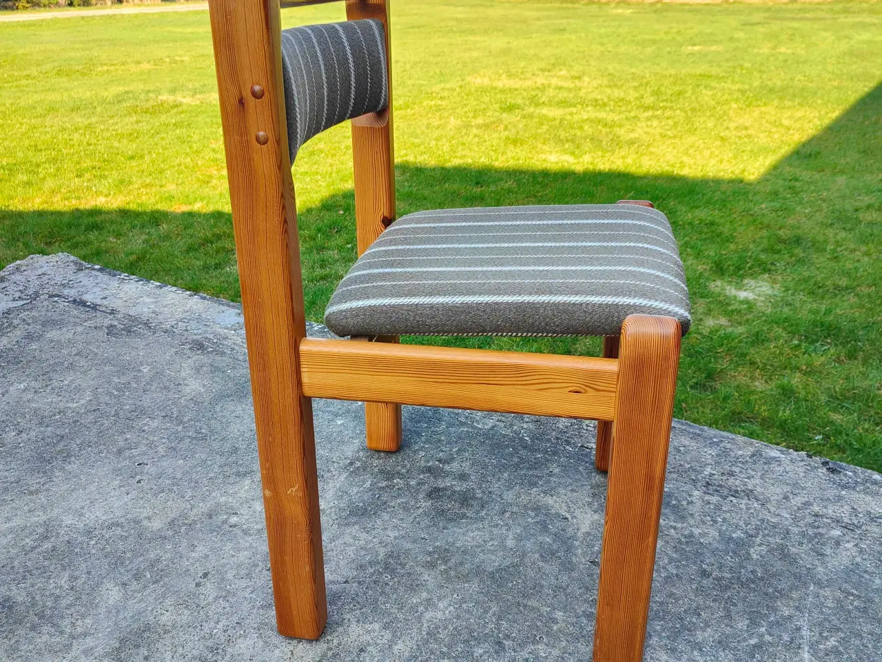 Billede 5 - 6 stk dansk producerede fyrretræs spisebords stole