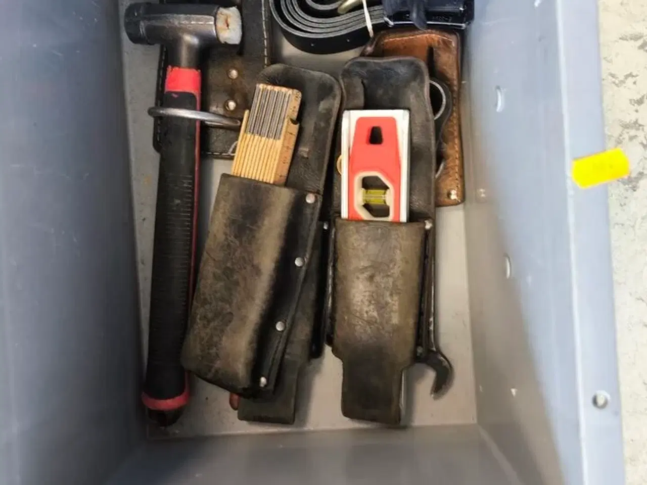 Billede 3 - Kasse m. sikringsgrej samt div.