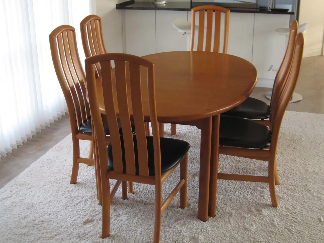 Billede 1 - Skovby Spisebord med 6 stole