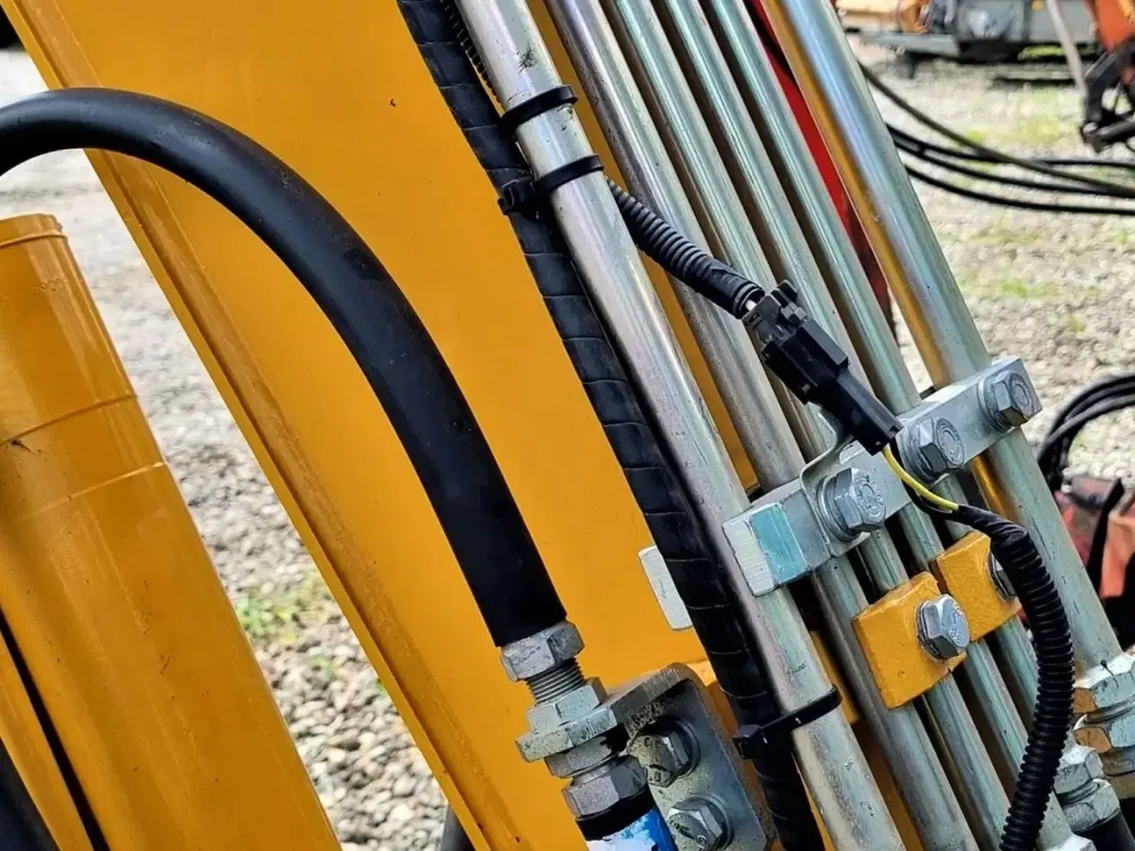 Billede 18 - KATO - IHI 27 V4 / kun 1000 timer / Tiltman og skovlsæt / årg. 2019