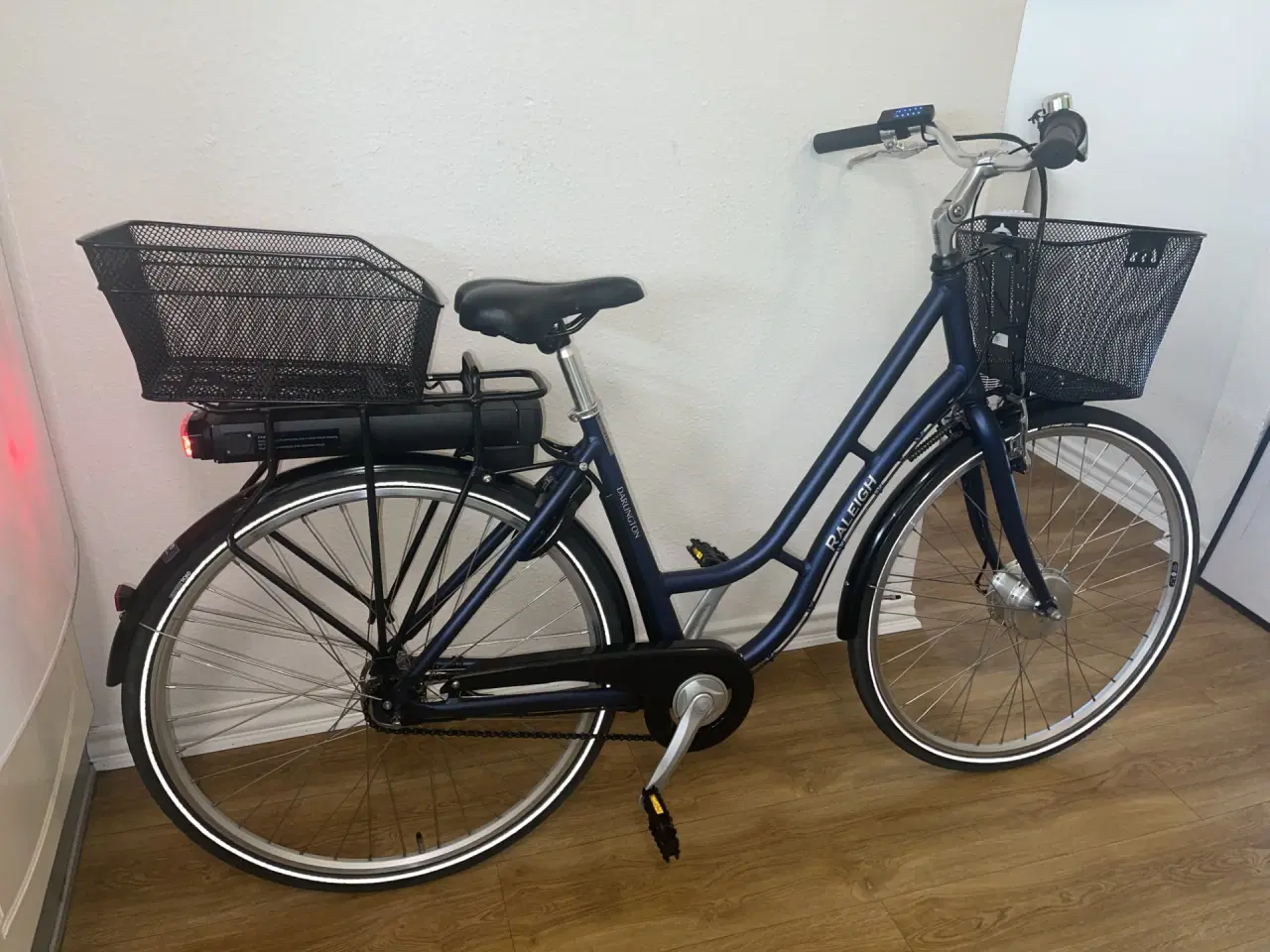 Billede 2 -  flot raleigh darlington dame elcykel 28"  7 gear.