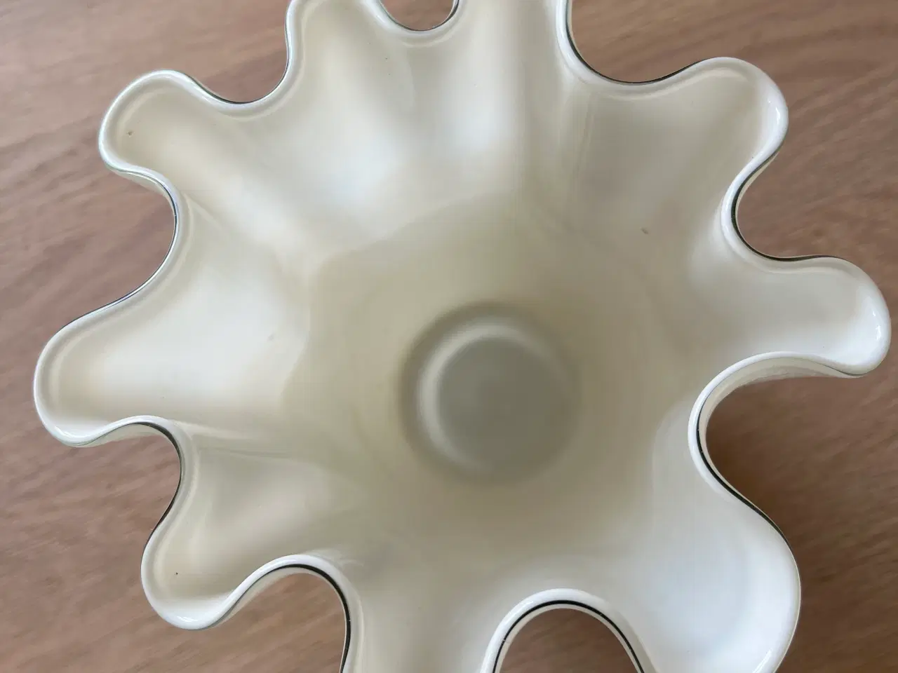 Billede 2 - Vintage tulipan vase med bølget kant 