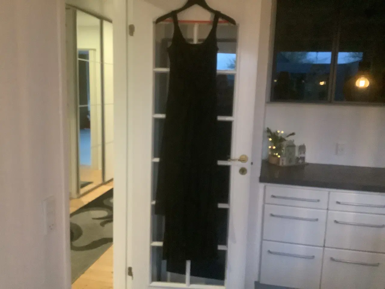 Billede 1 - Fest tøj buksedragt/kjole og top + paliet jakke - 