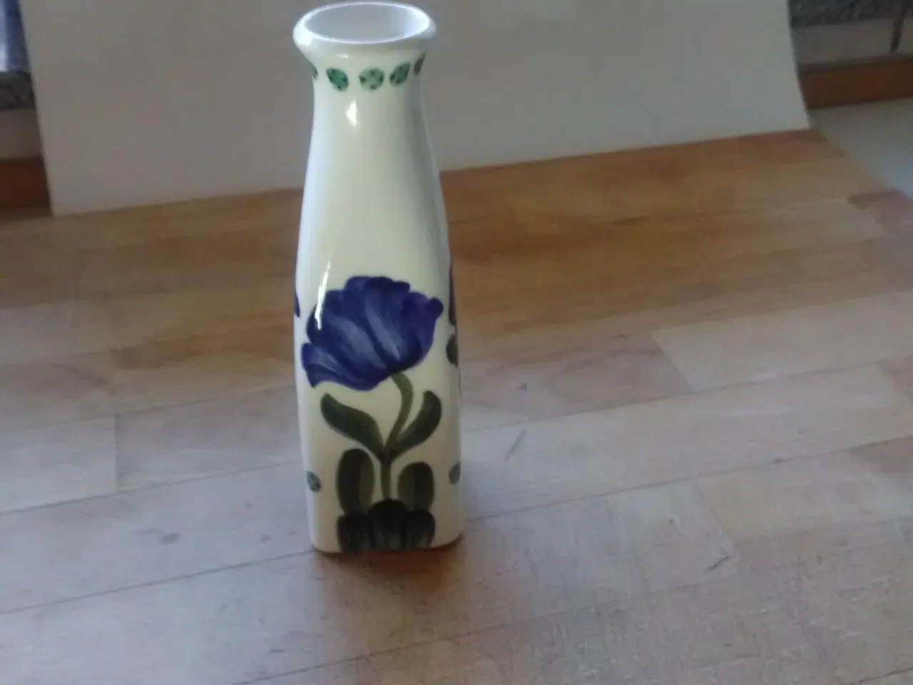 Billede 2 - A Vase med blå tulipan