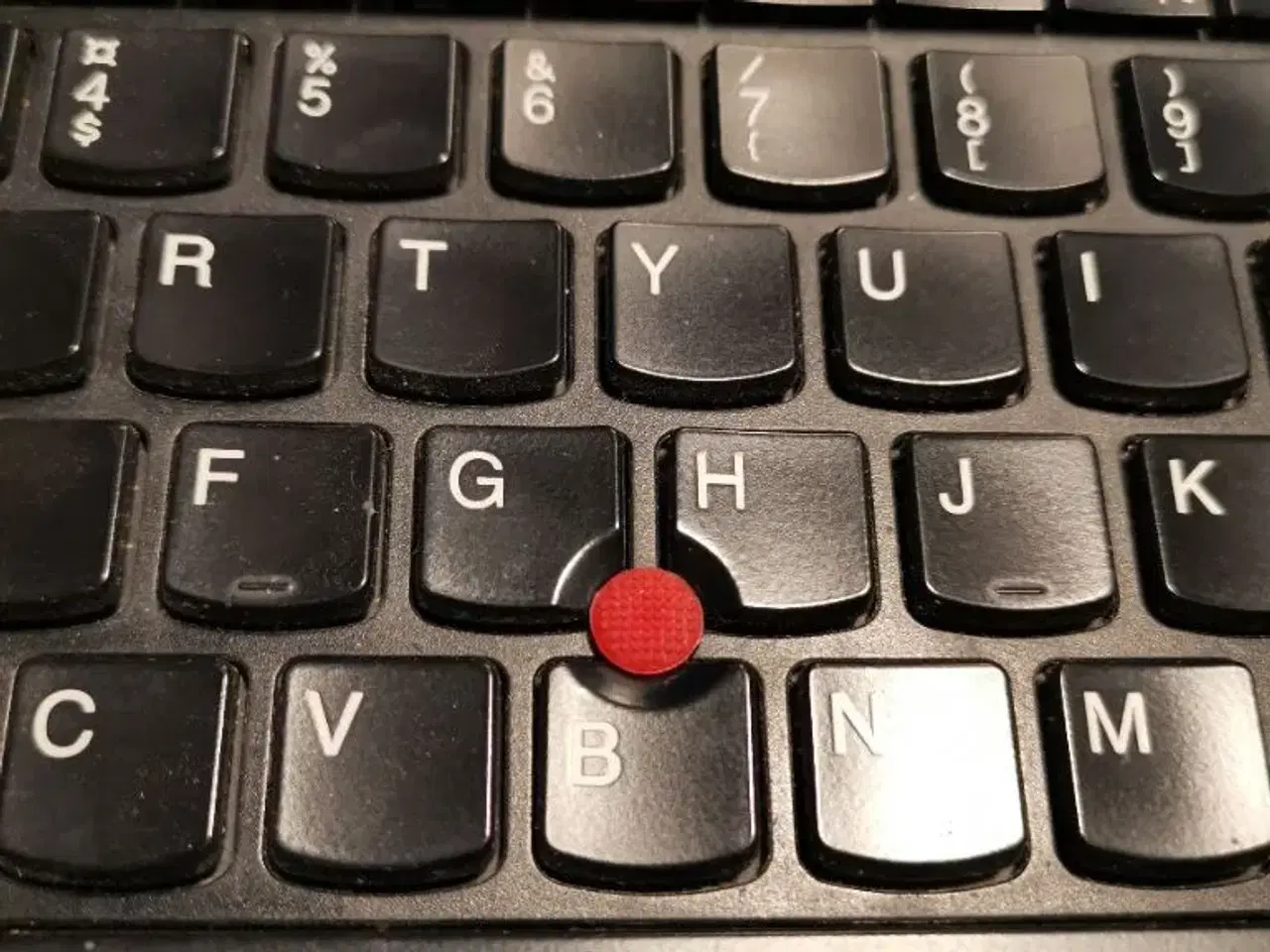 Billede 1 - Rød Lenovo mus i tastaturet.