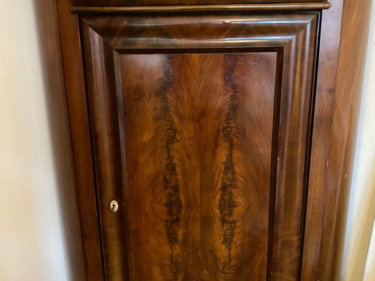 Billede 1 - Antik mahogni hjørneskab