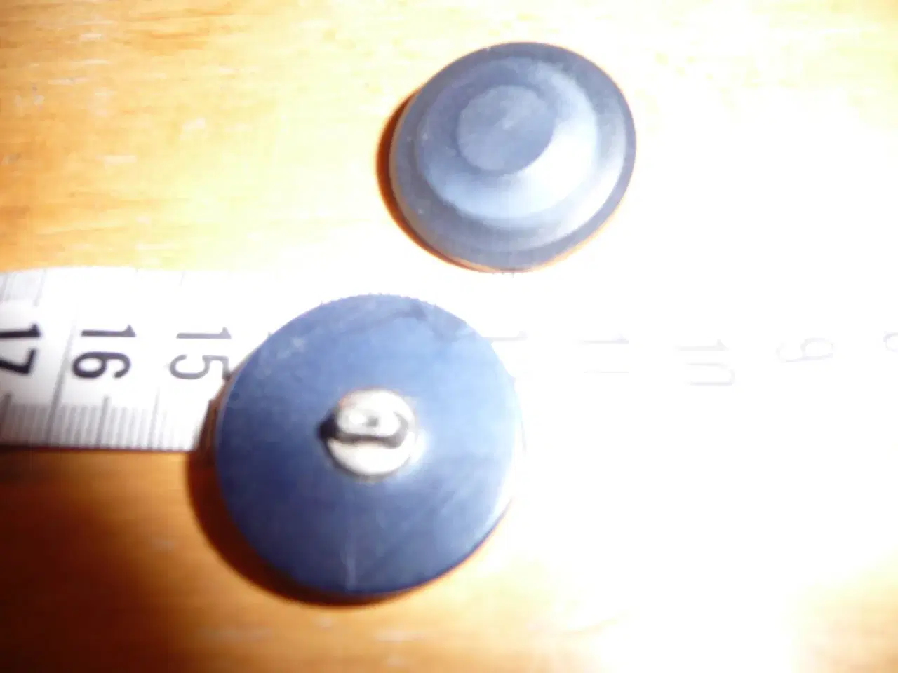 Billede 2 - 2 blå gamle knapper