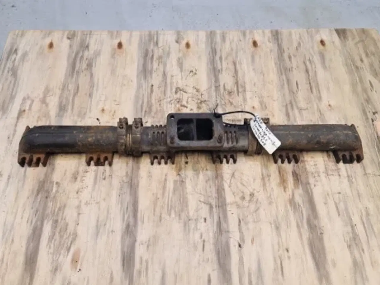 Billede 11 - Case 9010 Udstødningsmanifold 504030852