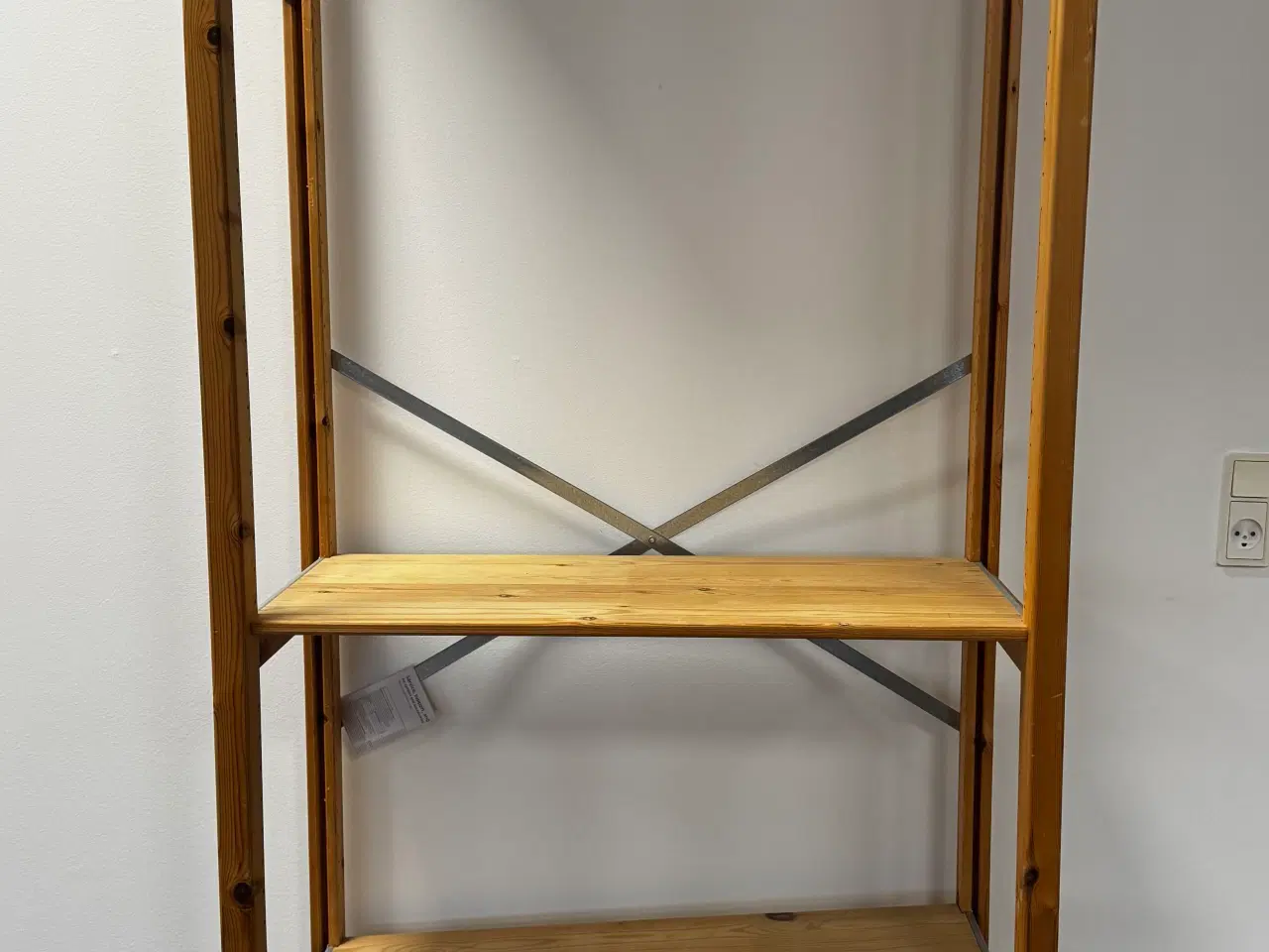 Billede 6 - Robust reolsystem med hvide 20mm træ hylder