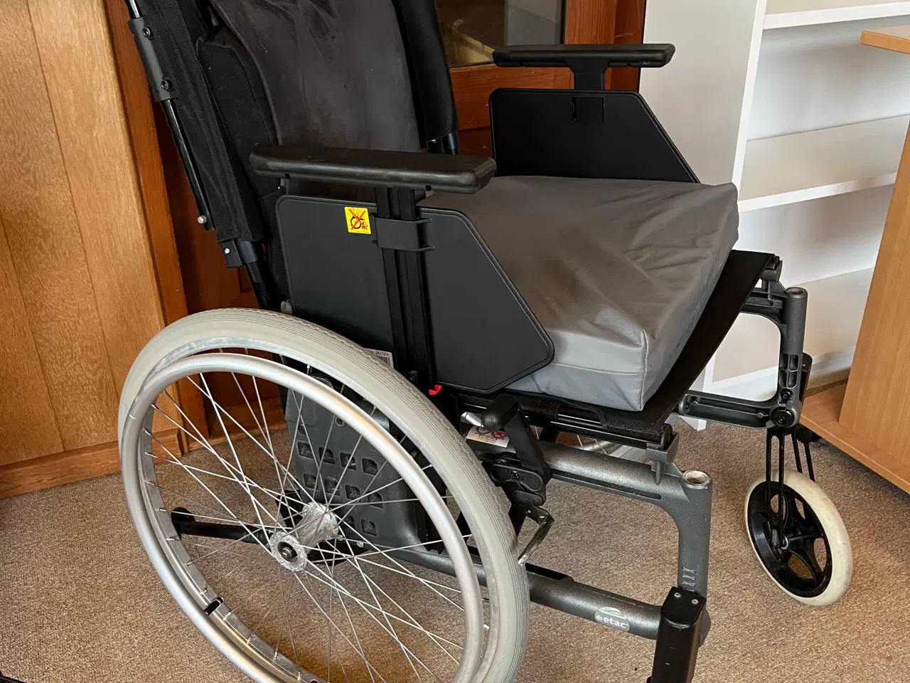 Billede 1 - Kørestol med originale puder