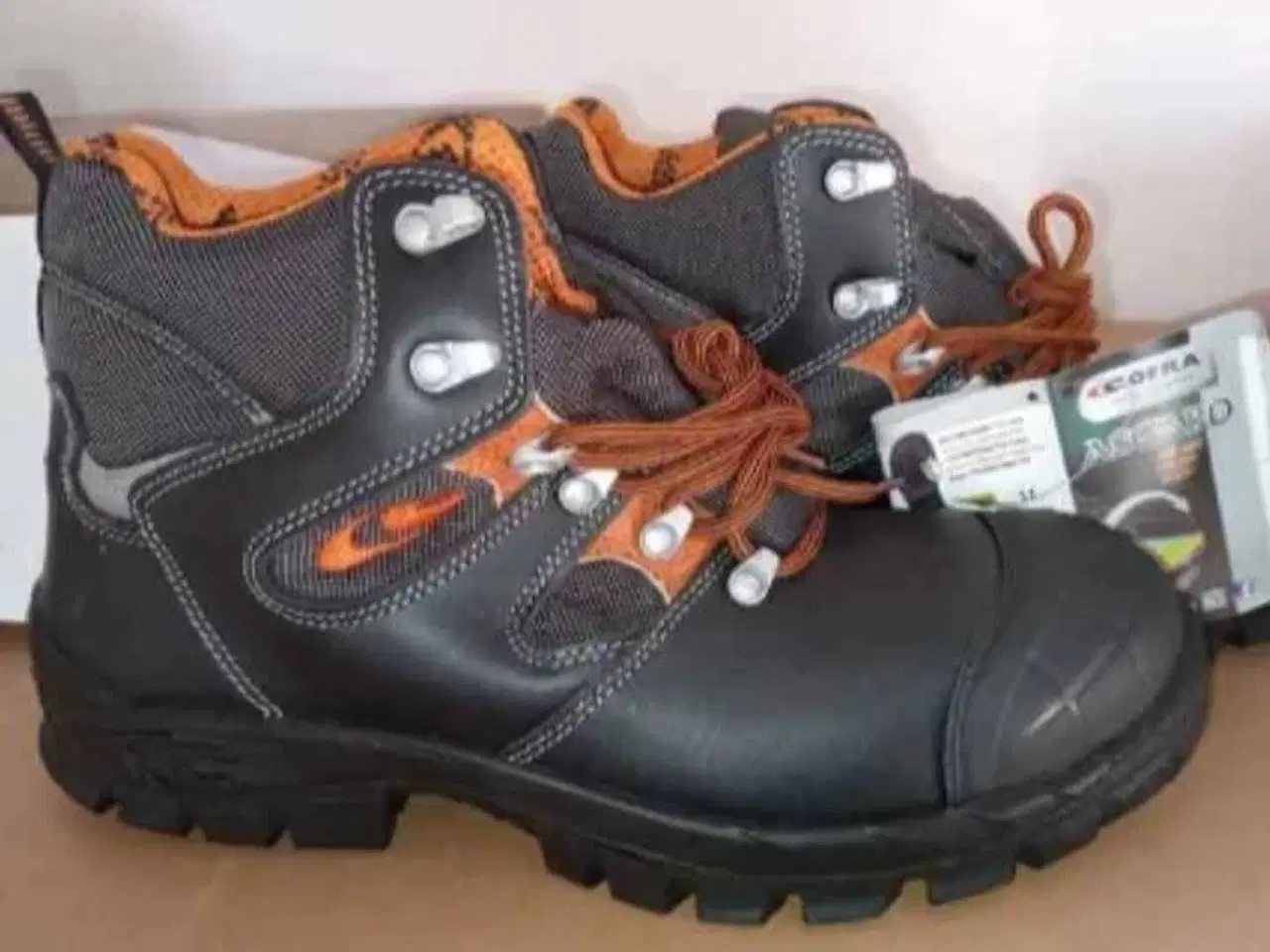 Billede 1 - Helt nye sikkerhedssko/støvler sælges  Str 44