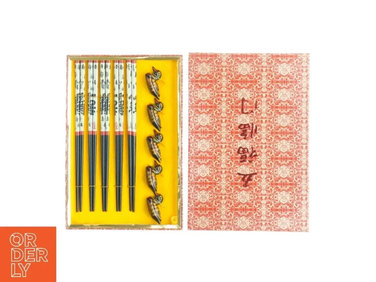 Billede 1 - Kinesisk spisestel med spisepinde og hvilestøtter (str. 24 cm)