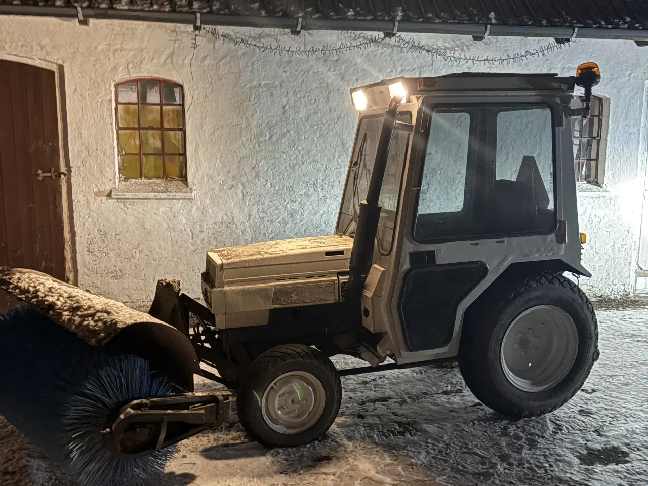 Billede 3 - Mitsubishi MT180D 4X4 Mini Traktor med kost 