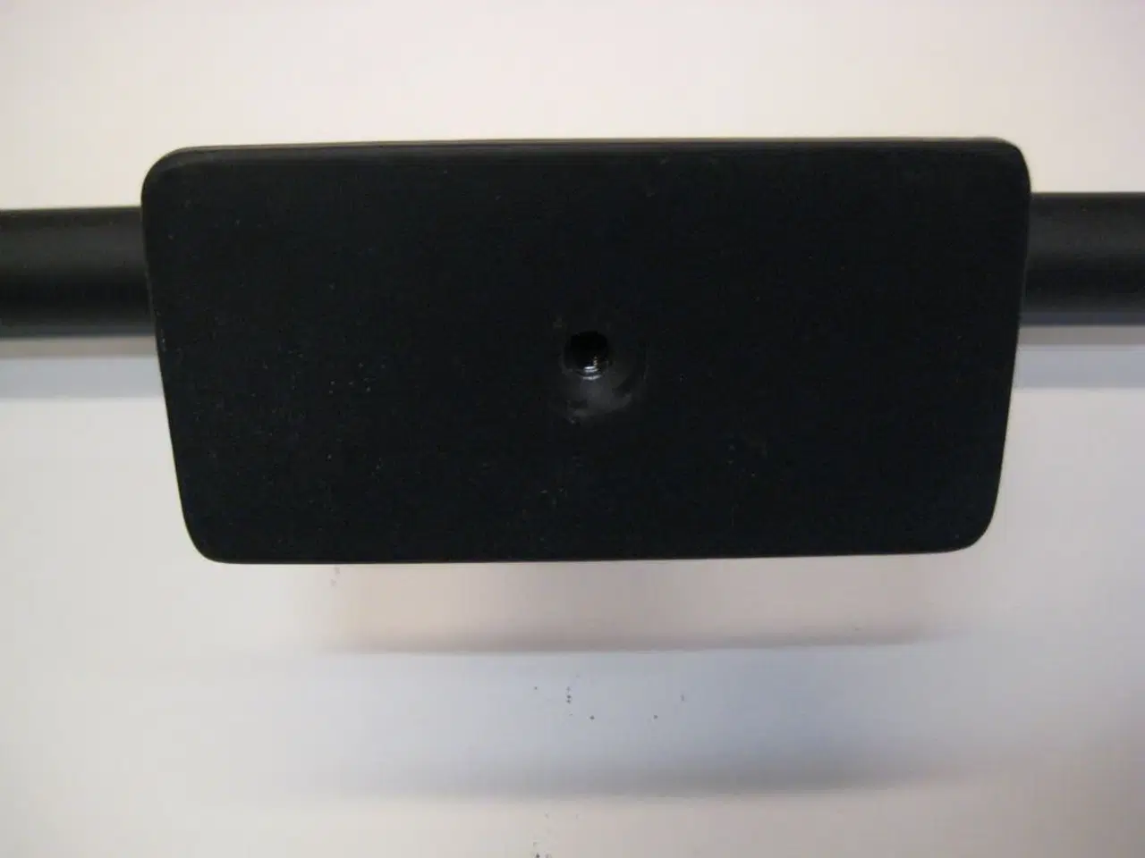 Billede 3 - 90 stk. sorte metalgreb. Hulafstand 22,2 cm. Total længde: 35 cm