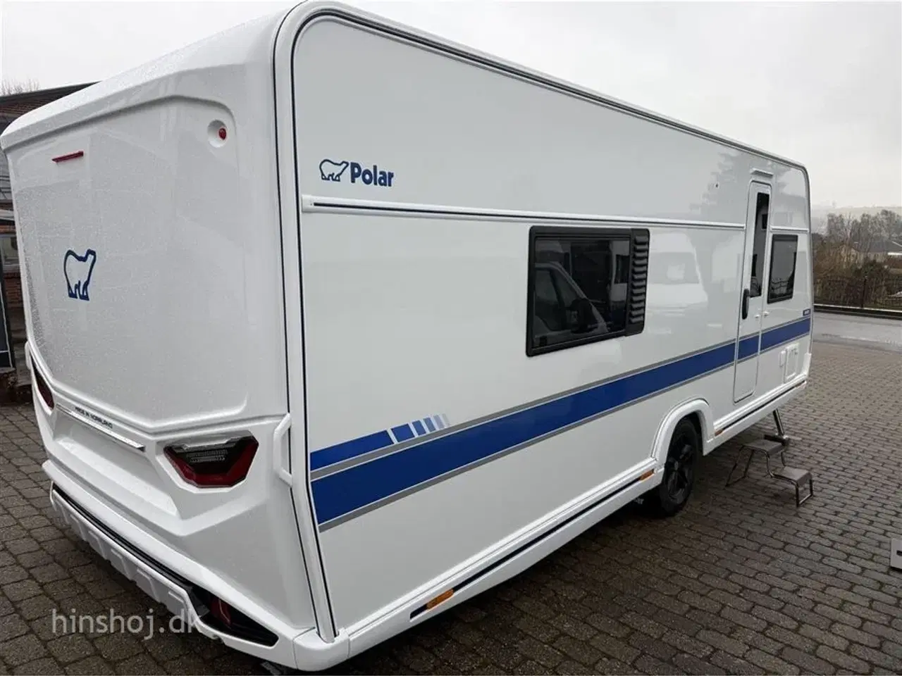 Billede 22 - 2026 - Polar Blueline 590 BS    Polar med enklesenge og stort toiletrum fra Hinshøj Caravan