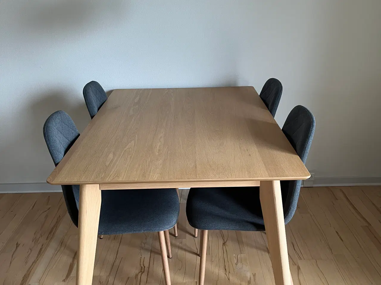 Billede 4 - Spisebord m. 6 stole