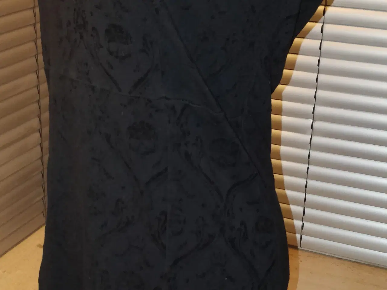 Billede 6 - Fin og simpel T-shirt goth kjole 