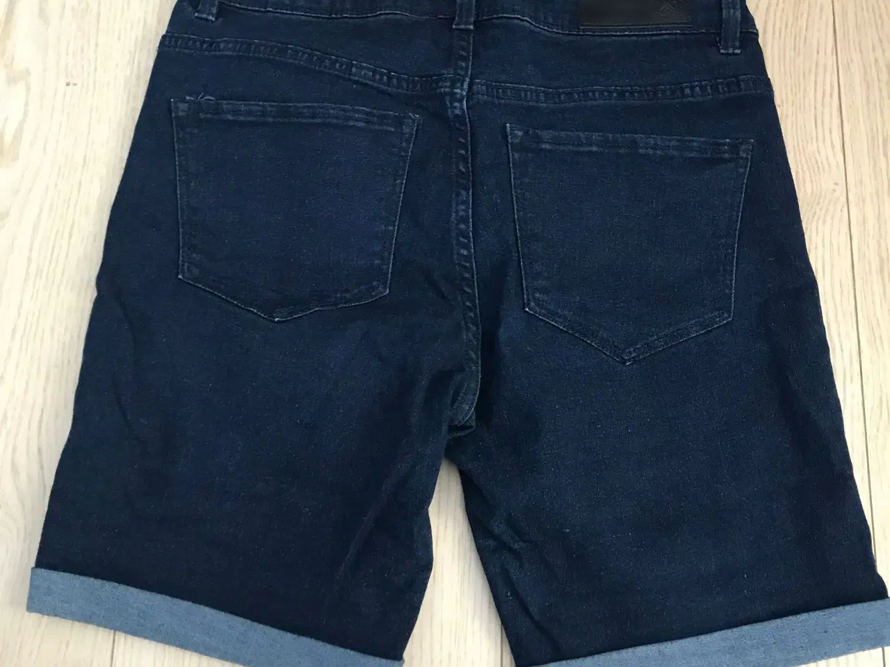 Billede 2 - Mørkeblå Vero Moda demin shorts strl s