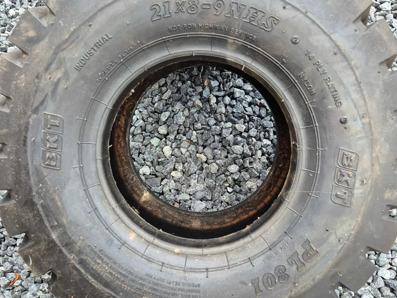 Billede 1 - Truckdæk 21x8-9 2stk.