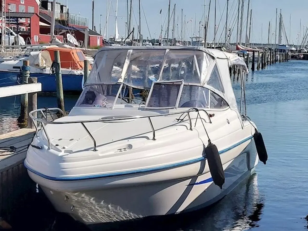 Billede 2 - Fin kabinebåd med næsten ny Yamaha 225hk outboard