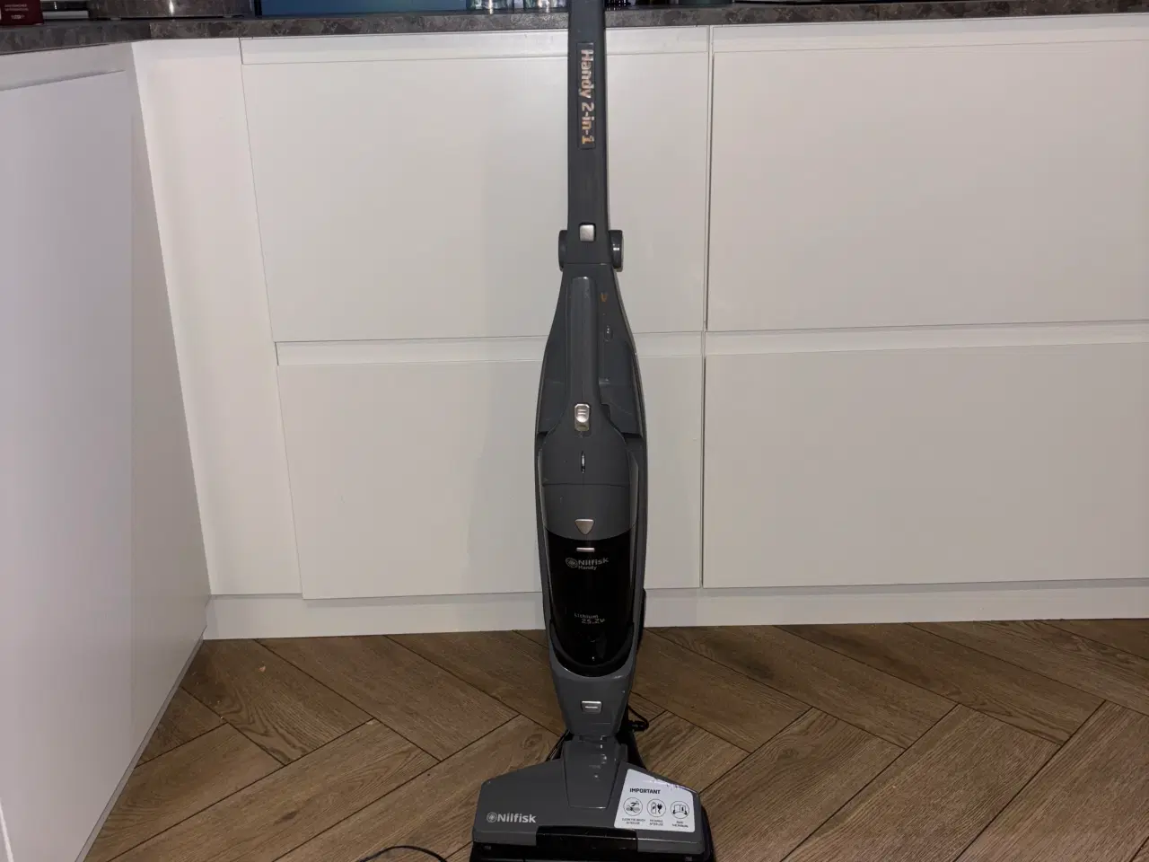 Billede 1 - Nilfisk Handy 2-i-1 Ledningsfri Støvsuger – 25,2V
